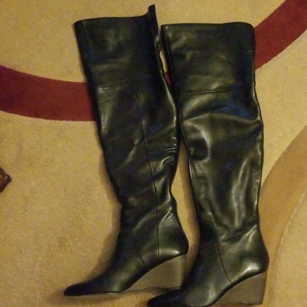 BOUTIQUE 9 BTCYRILL Black Leather Over Knee boots